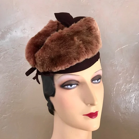 CHIC 1940s' CHOCOLATE BROWN FELT HAT WITH LAMB FUR TRIM AND FELT BOWS